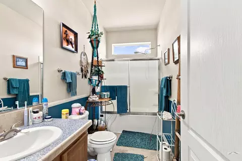 Bath - 2469 Carlson Rd, Rye, CO 81069 photo 3 of 4