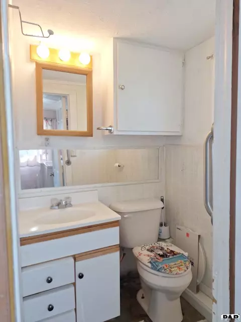 Bath - 701 E 10th Ave, Springfield, CO 81073 photo 1 of 1