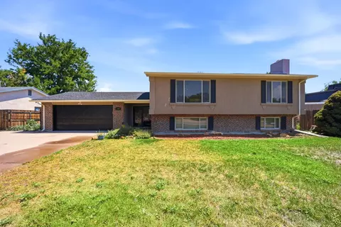 110 Encino Dr, Pueblo, CO 81005