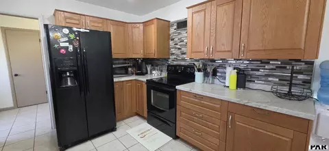 Kitchen - 79 Mayhew Dr, Lamar, CO 81052 photo 2 of 3