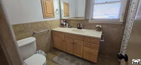 Bath - 79 Mayhew Dr, Lamar, CO 81052 photo 1 of 4