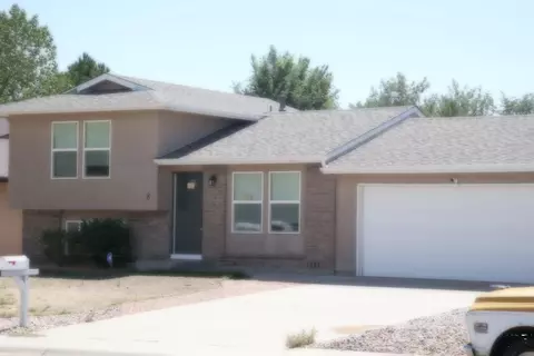 8 Sovereign Cir, Pueblo, CO 81005