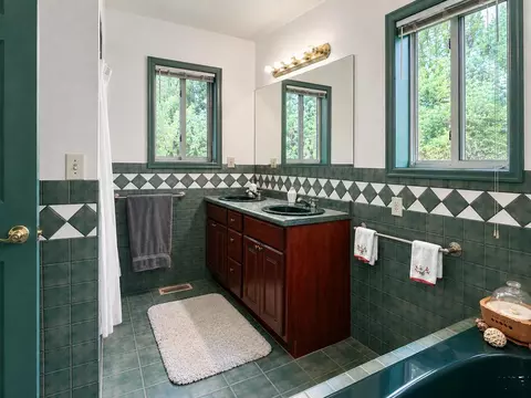 Bath - 10631 Paul Ln, Rye, CO 81069 photo 2 of 6