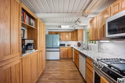 Kitchen - 8695 Pine Dr, Beulah, CO 81023 photo 4 of 11