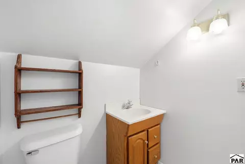 Bath - 1722 Carson Ave, La Junta, CO 81050 photo 3 of 3