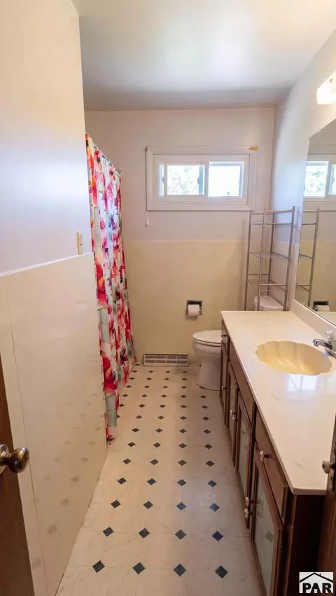Bath - 1023 E 3rd St, Florence, CO 81226 photo 1 of 1