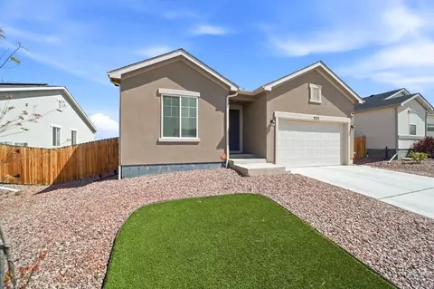 2213 Sunrise Ln, Pueblo, CO 81008