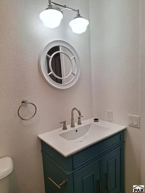 Bath - 200 Sequoia St, Springfield, CO 81073 photo 2 of 4