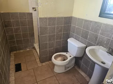 Bath - 207 9th St, Fowler, CO 81039 photo 2 of 2