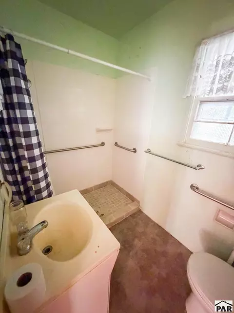 Bath - 6 Cedar Hls, Lamar, CO 81052 photo 1 of 3