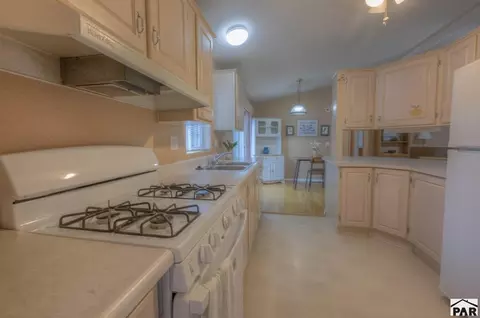 Kitchen - 616 E Ryus Ave, La Veta, CO 81055 photo 4 of 9