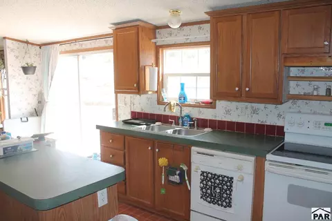 Kitchen - 8 Cedar Ridge Rd, Florence, CO 81226 photo 6 of 7