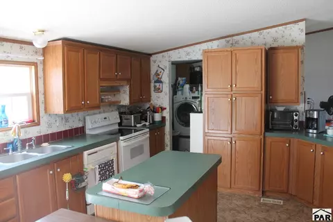 Kitchen - 8 Cedar Ridge Rd, Florence, CO 81226 photo 2 of 7