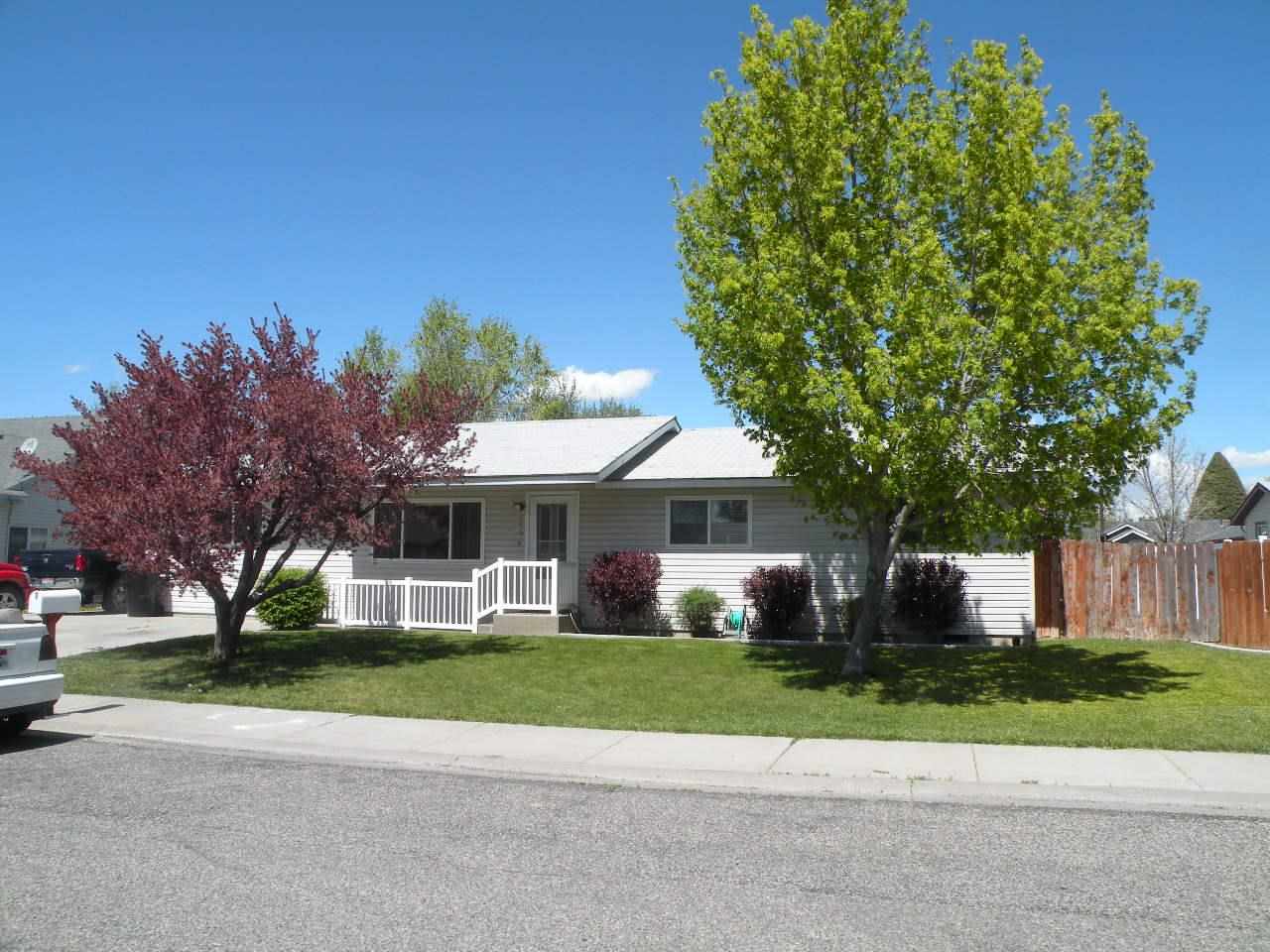 640 Pine St, Gooding, ID 83330 photo 1