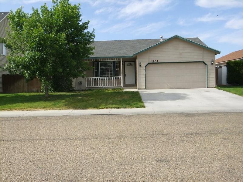 1209 Falcon, Caldwell, ID 83607 photo 1