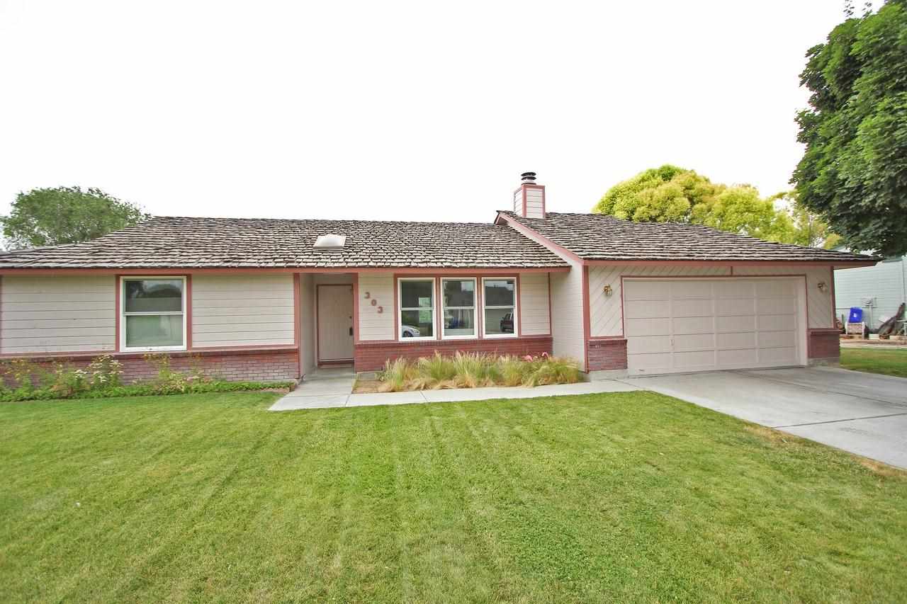 303 Meadowbrook Dr, Nampa, ID 83686 photo 1