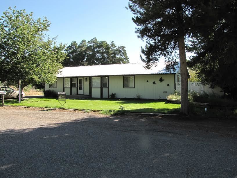 418 N Cherry St, Shoshone, ID 83352 photo 1