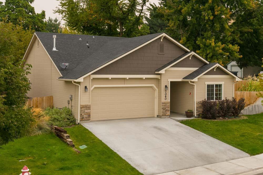 7060 W Devonwood Dr, Garden City, ID 83714 photo 1