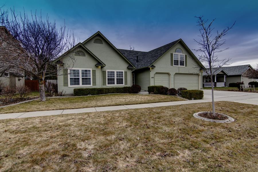 1897 Laurelwood Dr, Eagle, ID 83616 photo 1