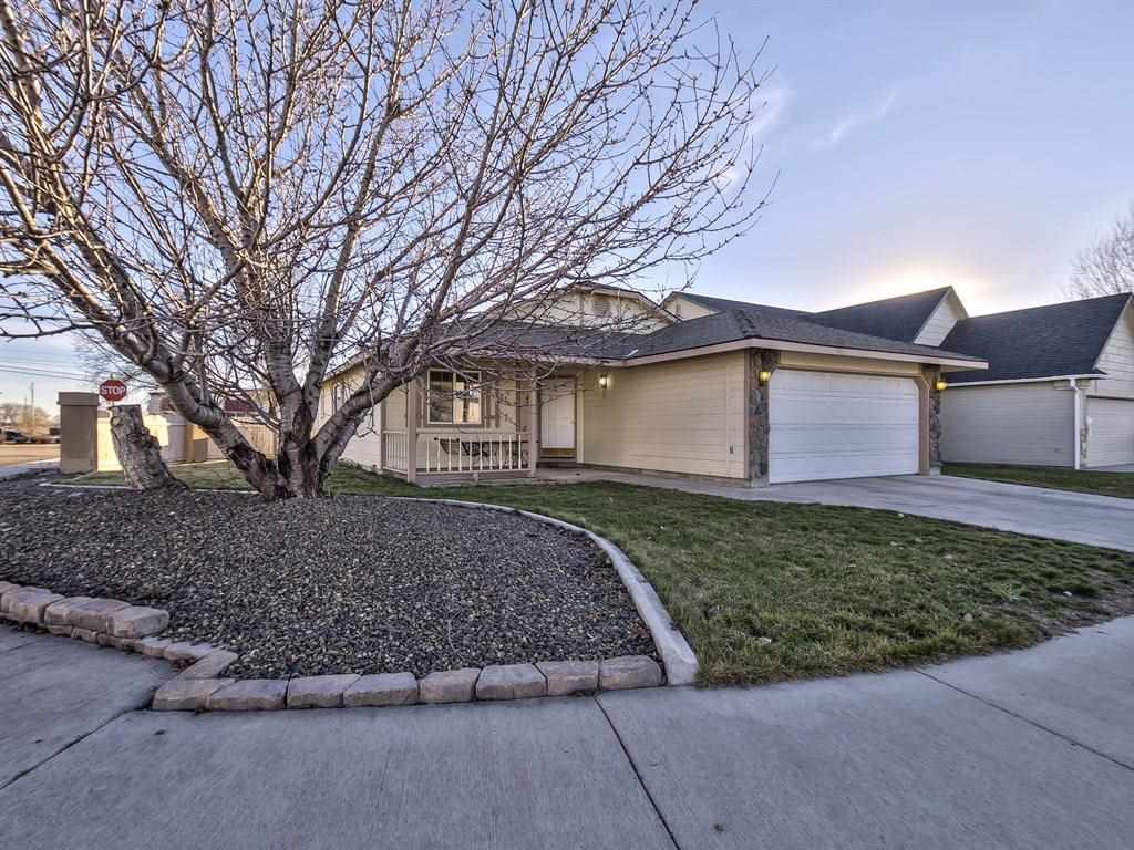 921 E Resort Ln, Kuna, ID 83634 photo 1