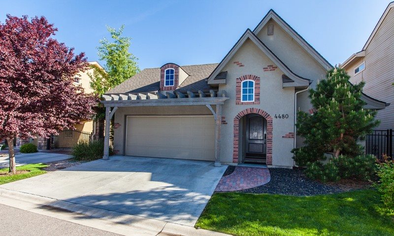 4480 N Mackenzie Ln, Boise, ID 83703 photo 1