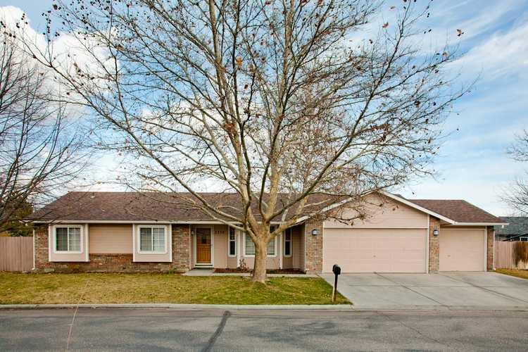 2350 N Pawnee Ln, Boise, ID 83704 photo 1