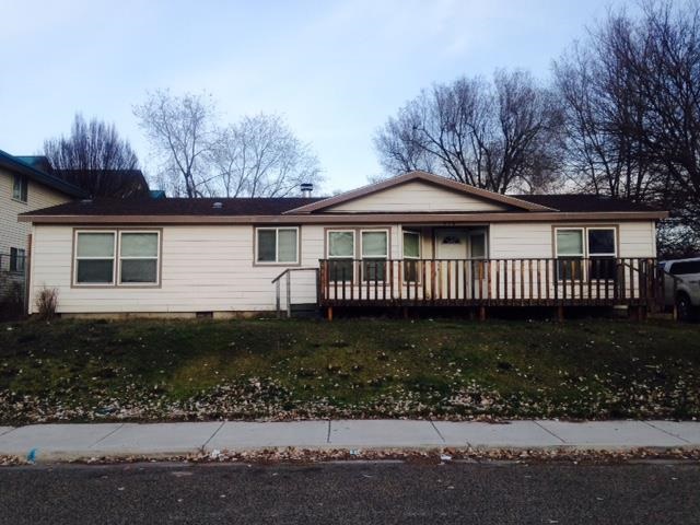 910 NW 4th St, Ontario, OR 97914 photo 1