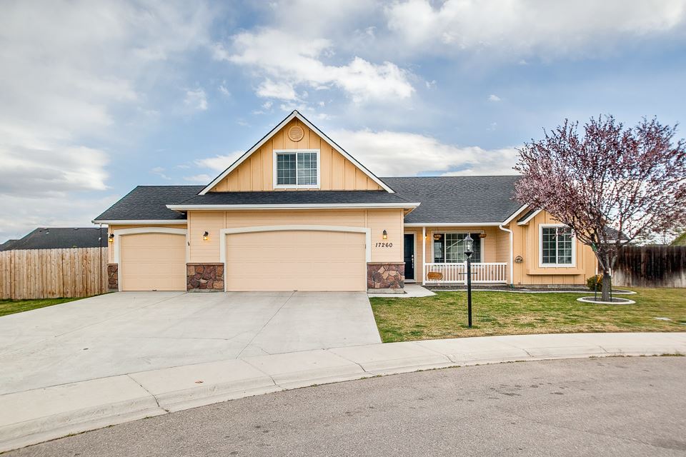 17260 N Midsummers Ct, Nampa, ID 83687 photo 1