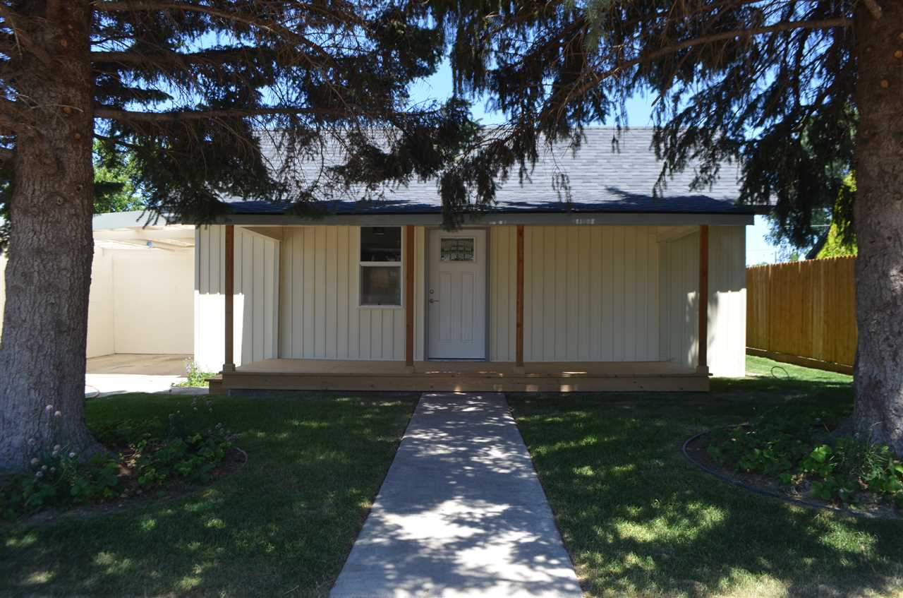 413 Maple Ave, Hansen, ID 83334 photo 1