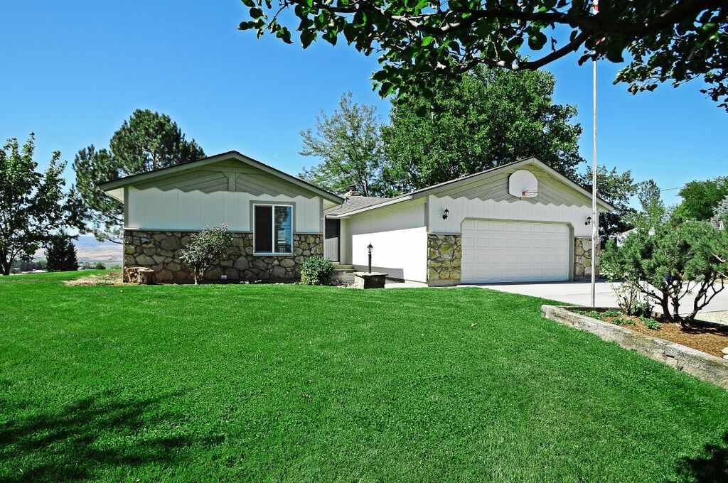 11433 Lawrence Dr, Caldwell, ID 83607 photo 1