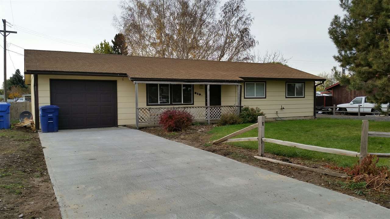 819 10th Ave E, Jerome, ID 83338 photo 1