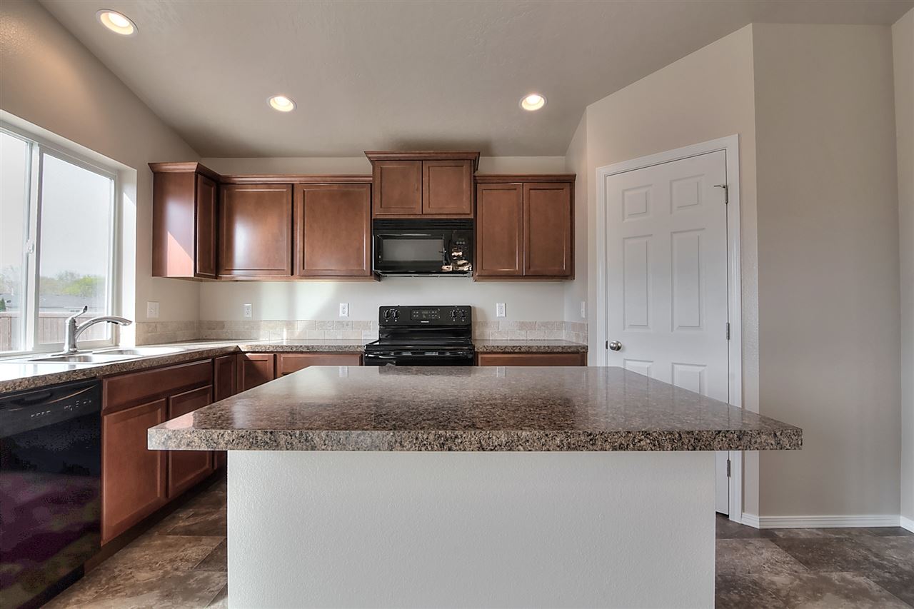 2015 W Shoshone St, Nampa, ID 83651 photo 1