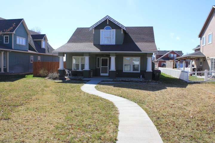 651 E Pine Ave, Meridian, ID 83642 photo 1