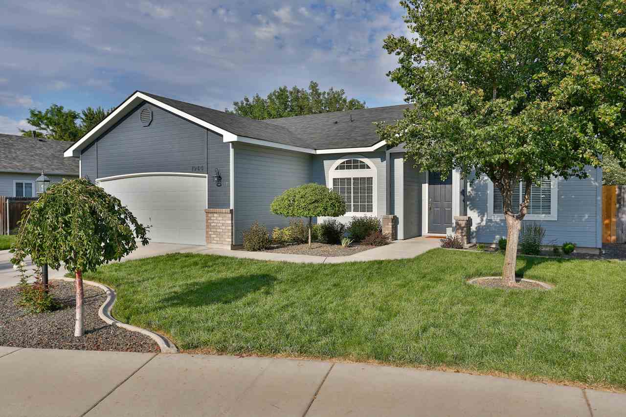 1944 N Man O War Way, Meridian, ID 83646 photo 1