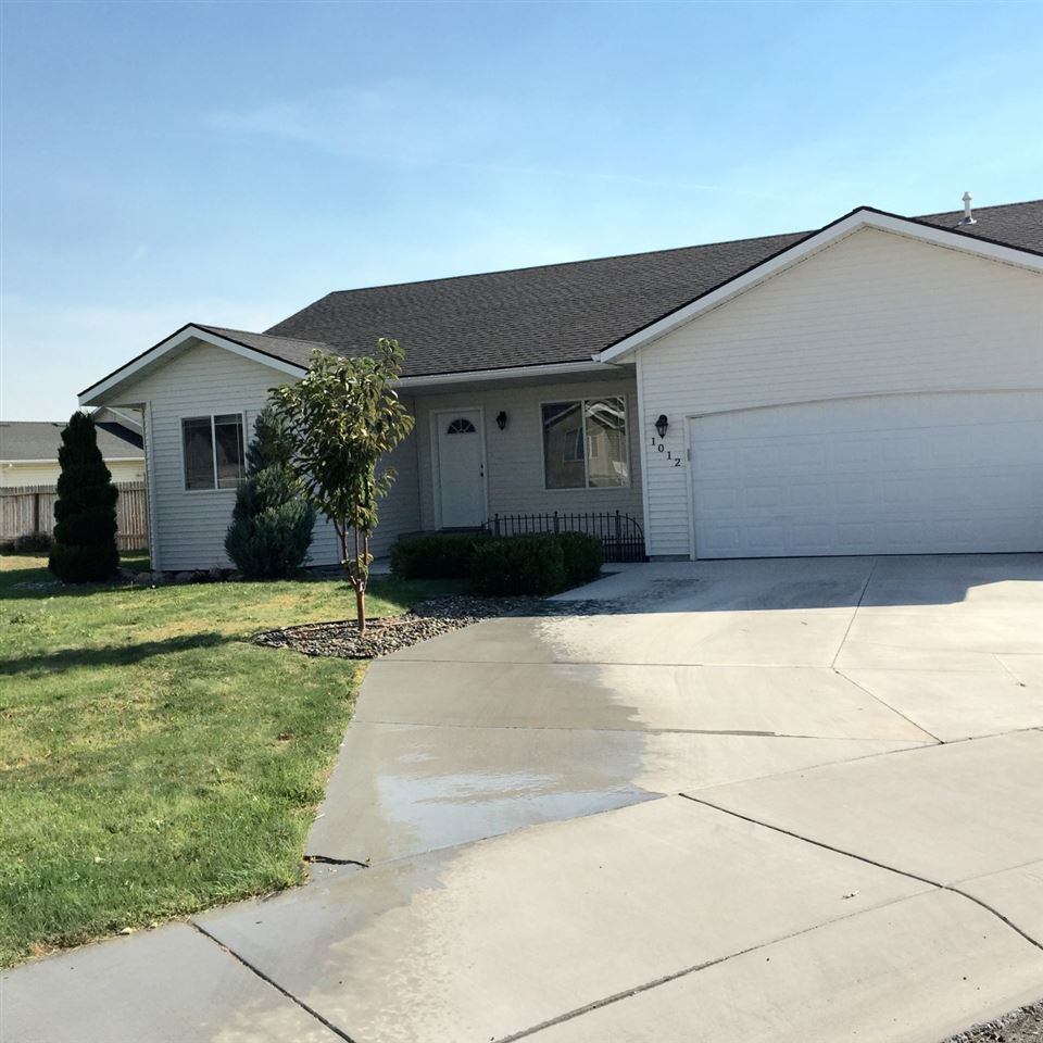 1012 Kristina Cir, Filer, ID 83328 photo 1