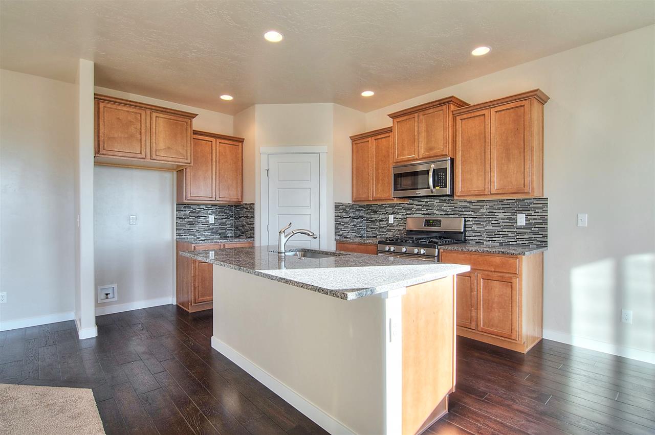 523 N Sevenoaks Ave, Eagle, ID 83616 photo 1