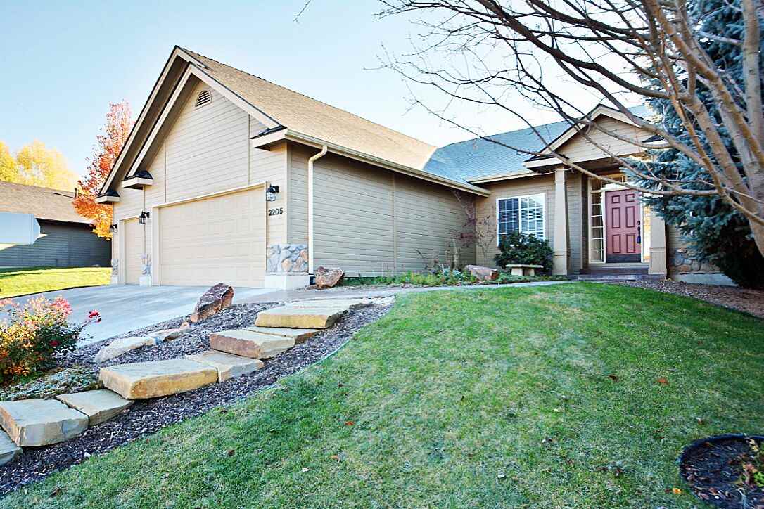 2205 E Shalimar Dr, Eagle, ID 83616 photo 1