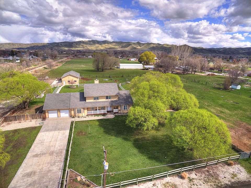 620 Sharp Ln, Emmett, ID 83617 photo 1