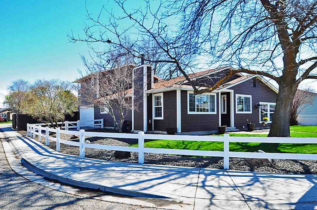 320 S Ash Ave, Kuna, ID 83634 photo 1