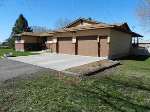 806 8th Ave W, Gooding, ID 83330 photo 1
