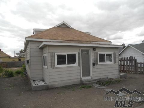 365 E Commercial St, Weiser, ID 83672 photo 1