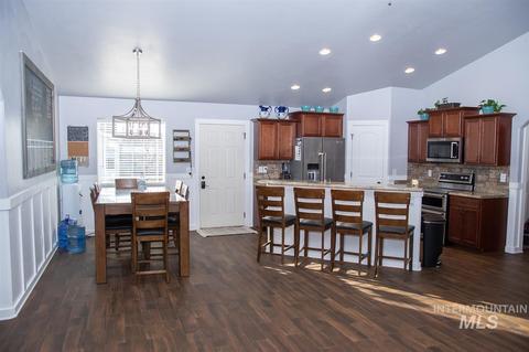 1016 S Adell, Filer, ID 83328 photo 1