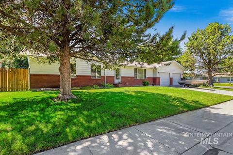 620 Pine St, Gooding, ID 83330 photo 1