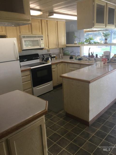 305 Texas St, Gooding, ID 83330 photo 4