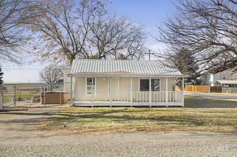 608 1st St, Hansen, ID 83334 photo 1