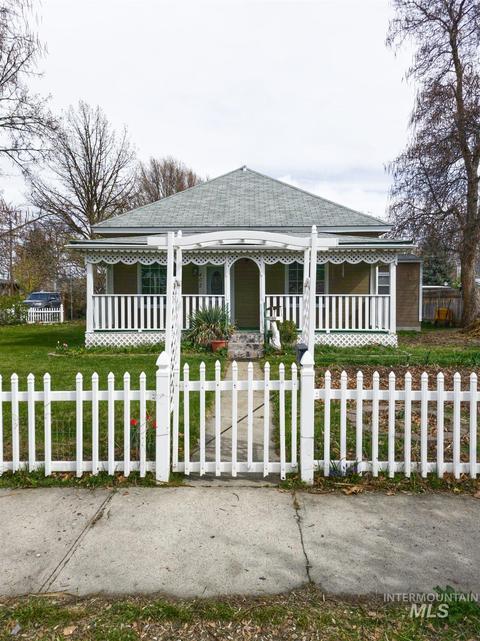 402 E 3rd St, Emmett, ID 83617 photo 1