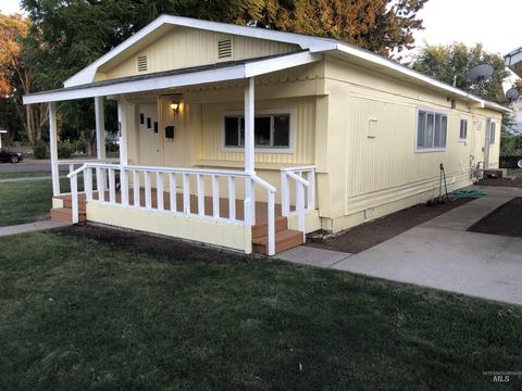 757 E Court St, Weiser, ID 83672 photo 1
