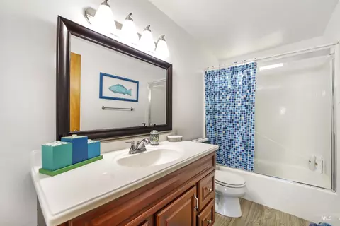 Bath - 44 Bell Rapids Rd, Hagerman, ID 83332 photo 1 of 2