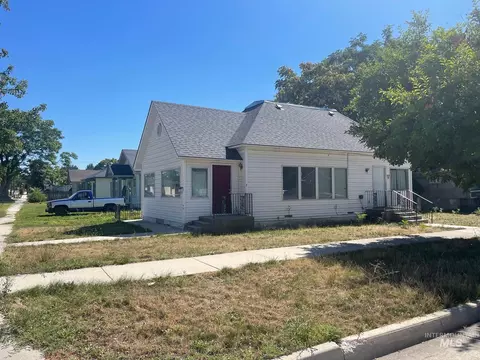 902 Everett St, Caldwell, ID 83605 photo 1
