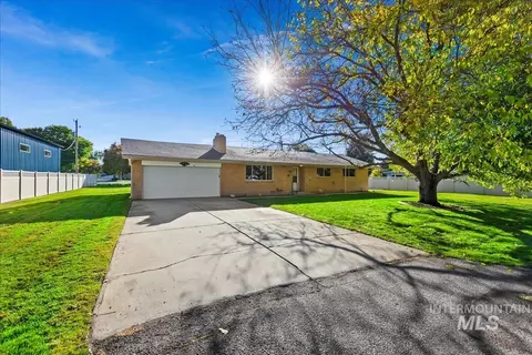 134 Dawn St, Eagle, ID 83616 photo 1